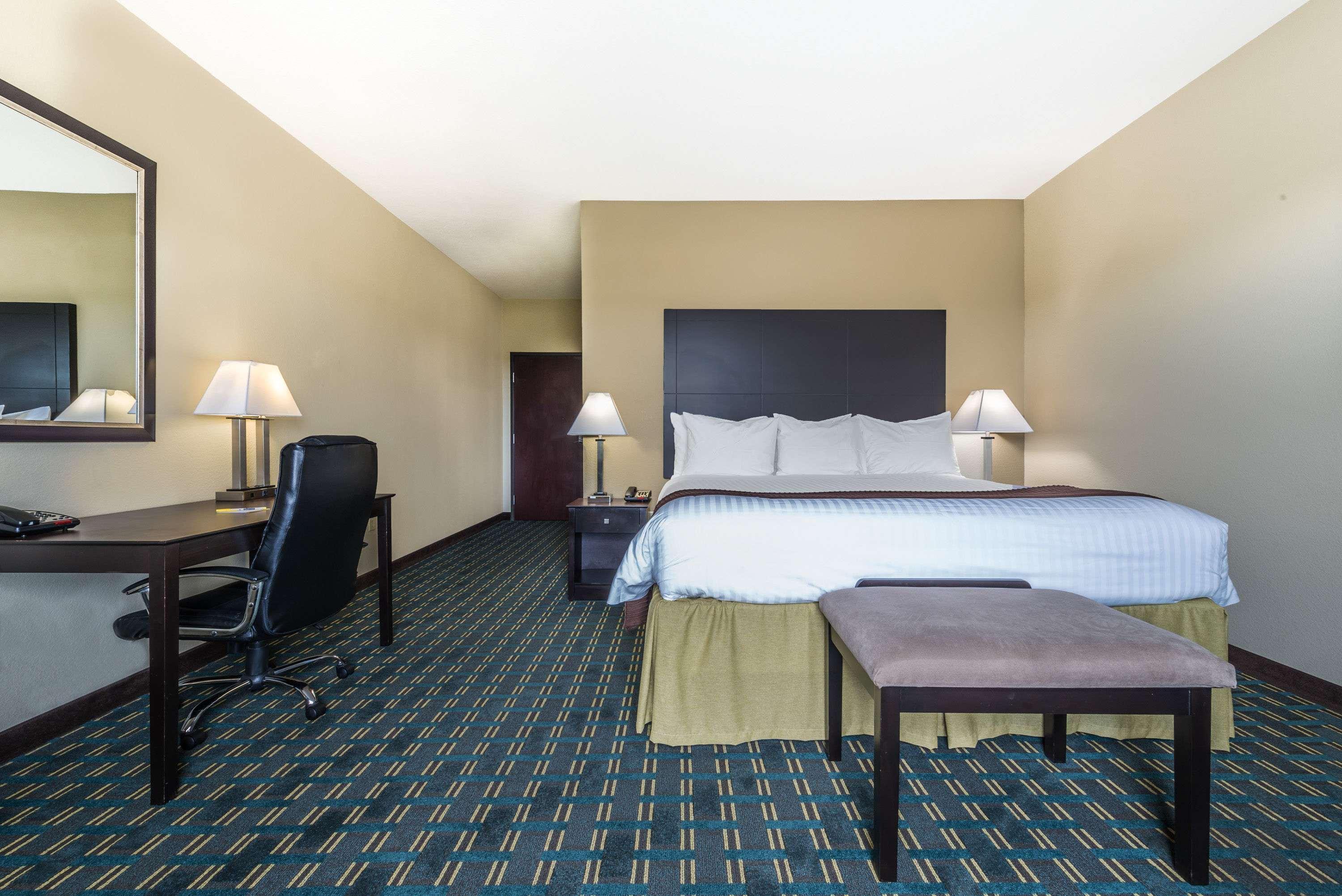 Days Inn & Suites By Wyndham Mineral Wells Extérieur photo