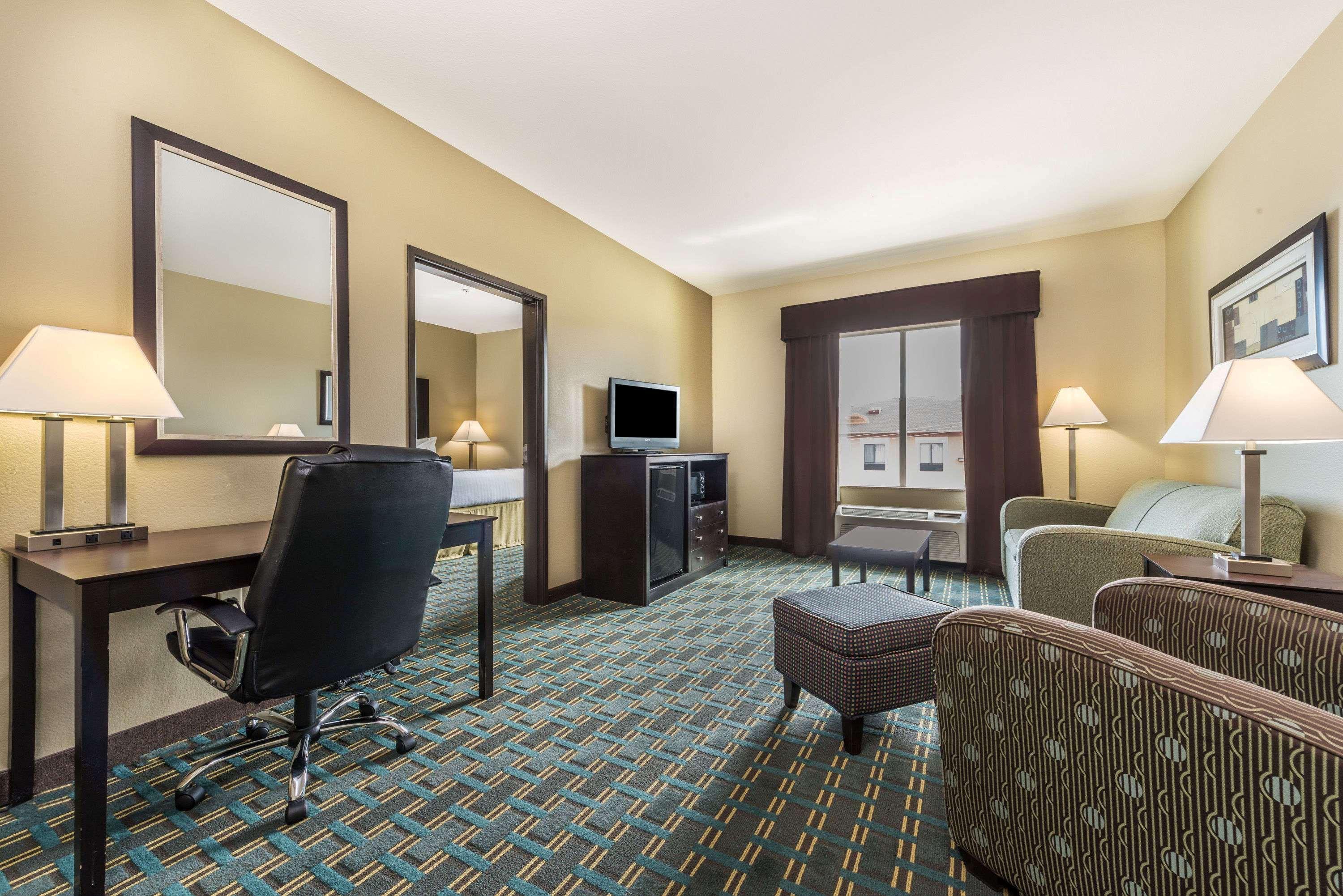 Days Inn & Suites By Wyndham Mineral Wells Extérieur photo