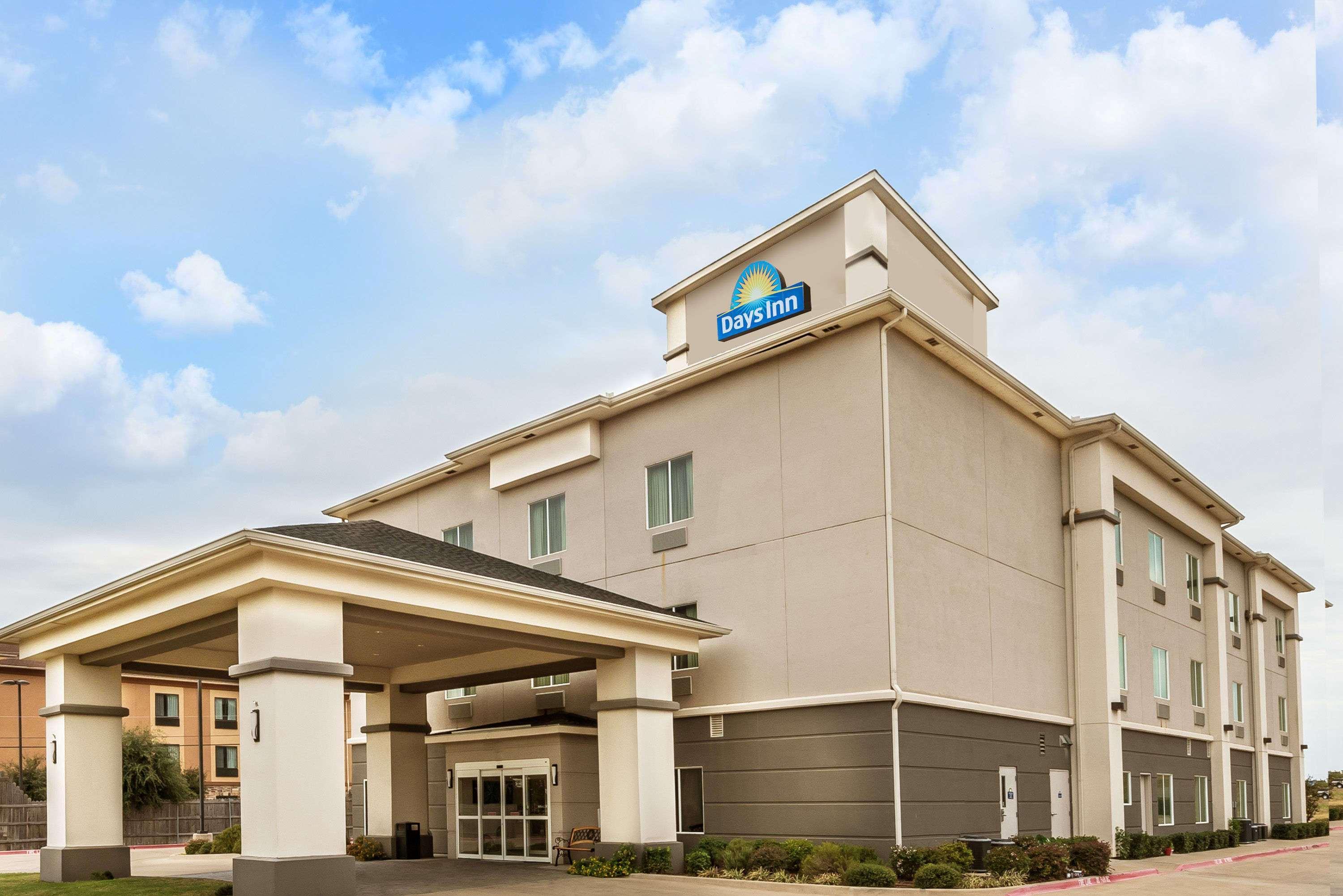 Days Inn & Suites By Wyndham Mineral Wells Extérieur photo