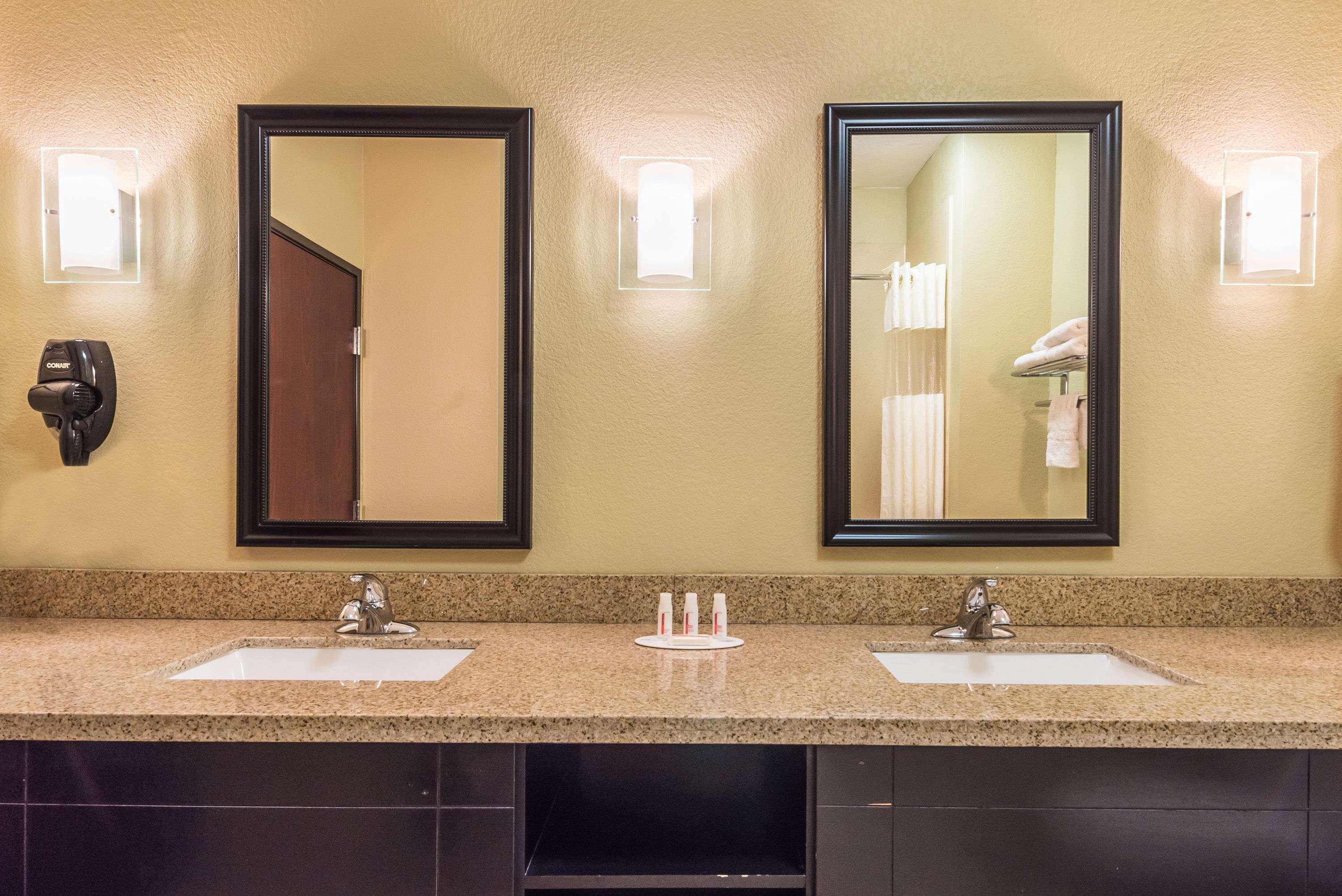 Days Inn & Suites By Wyndham Mineral Wells Extérieur photo