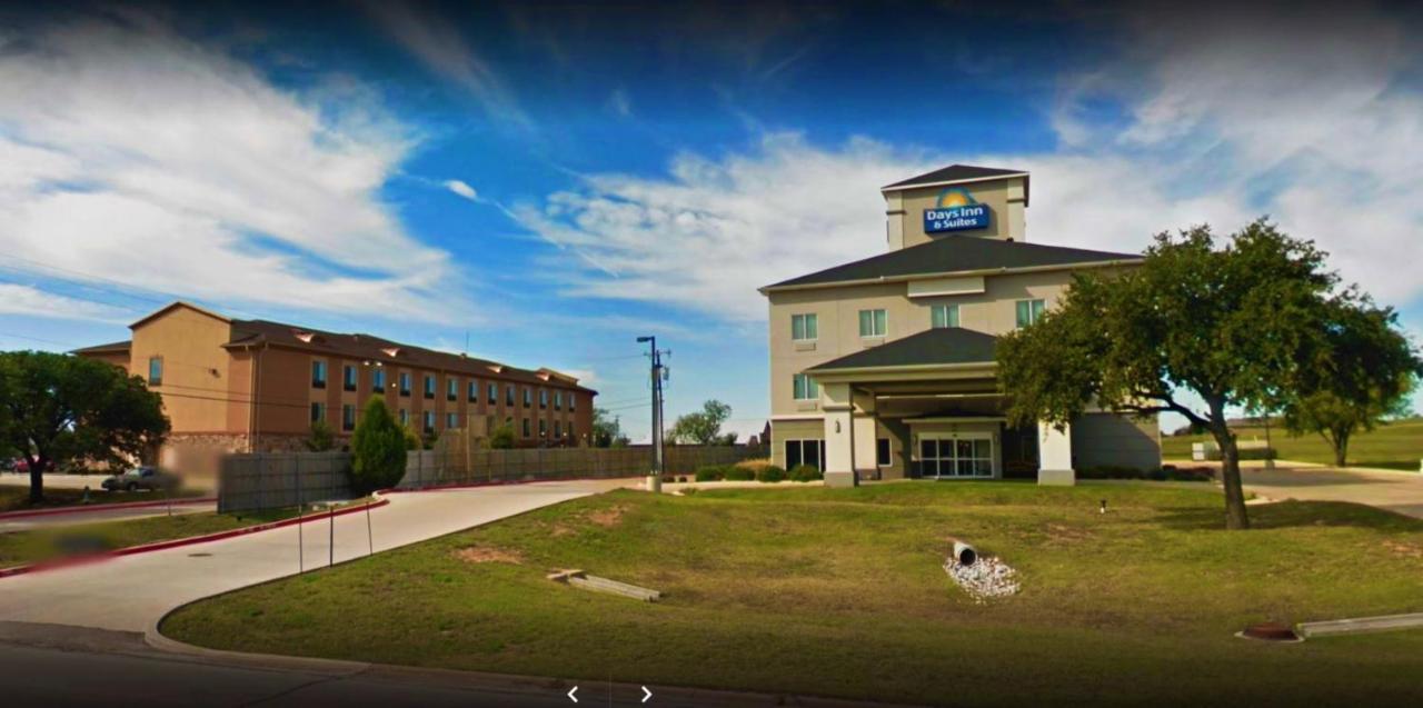 Days Inn & Suites By Wyndham Mineral Wells Extérieur photo