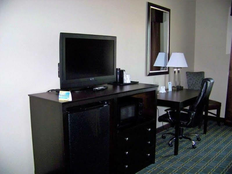 Days Inn & Suites By Wyndham Mineral Wells Extérieur photo